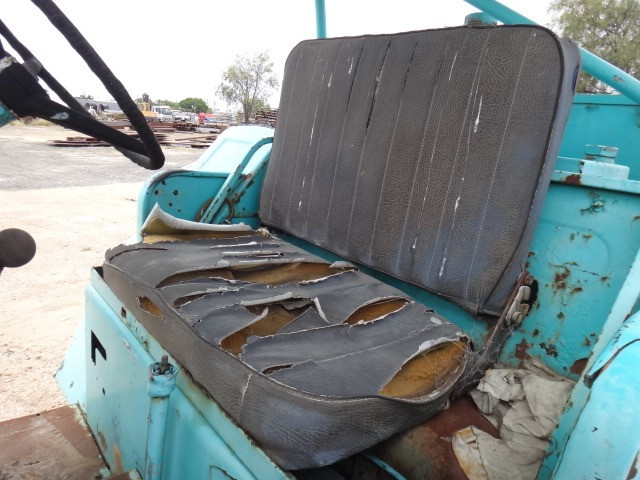 CHAMBERLAIN TC36 SERIES CRANE TRACTOR 2WD