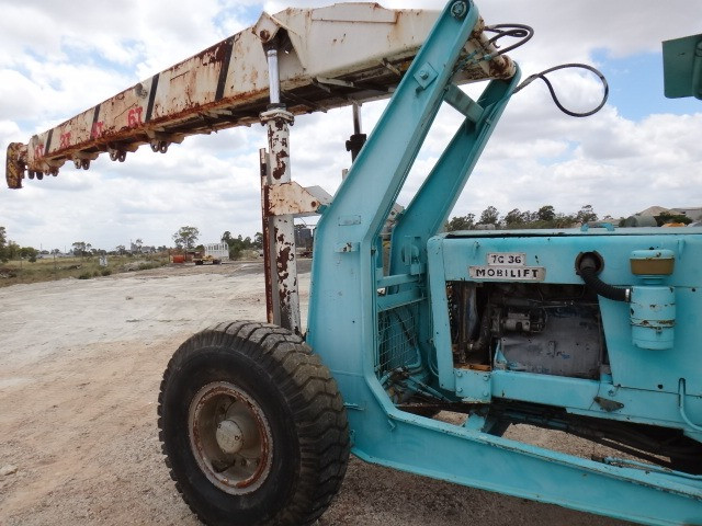 CHAMBERLAIN TC36 SERIES CRANE TRACTOR 2WD