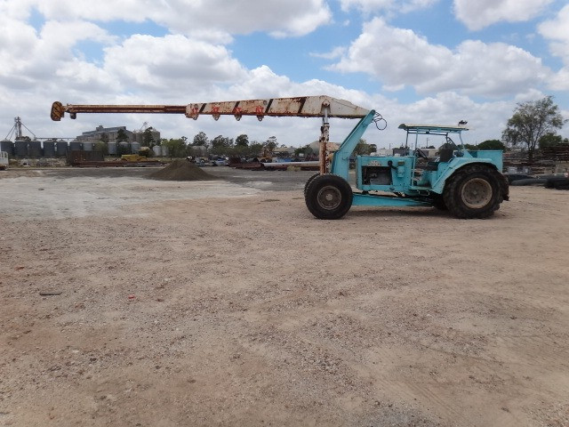 CHAMBERLAIN TC36 SERIES CRANE TRACTOR 2WD