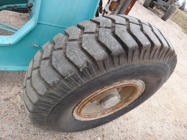 CHAMBERLAIN TC36 SERIES CRANE TRACTOR 2WD
