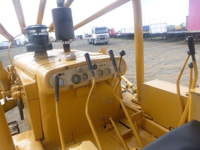 CATERPILLAR CAT D4D 49J STD TRACKED-DOZER