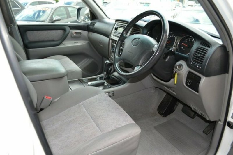 2004 TOYOTA LANDCRUISER GXL (4x4) UZJ100R