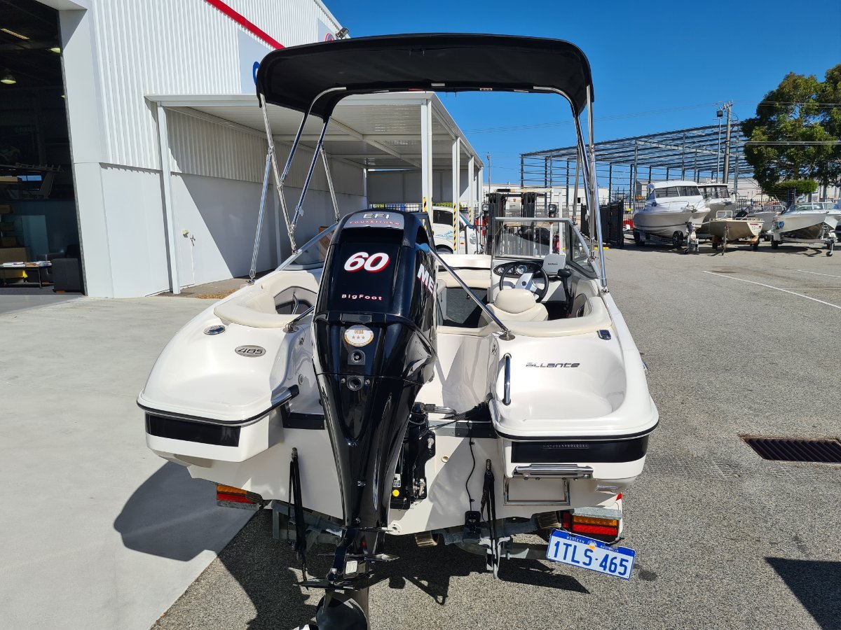 2011 CAMPION ALLANTE 485 RUNABOUT