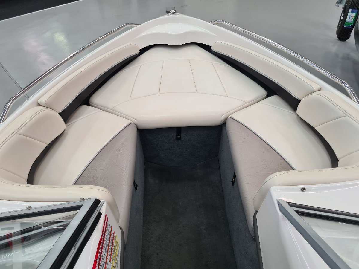 2011 CAMPION ALLANTE 485 RUNABOUT