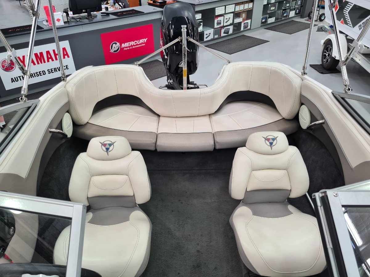 2011 CAMPION ALLANTE 485 RUNABOUT