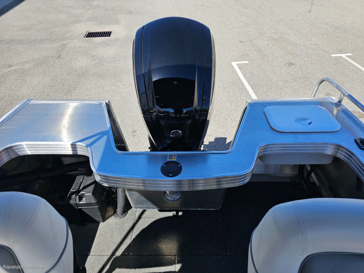 2024 QUINTREX 460 RENEGADE SIDE CONSOLE