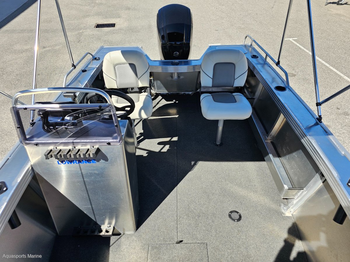 2024 QUINTREX 460 RENEGADE SIDE CONSOLE