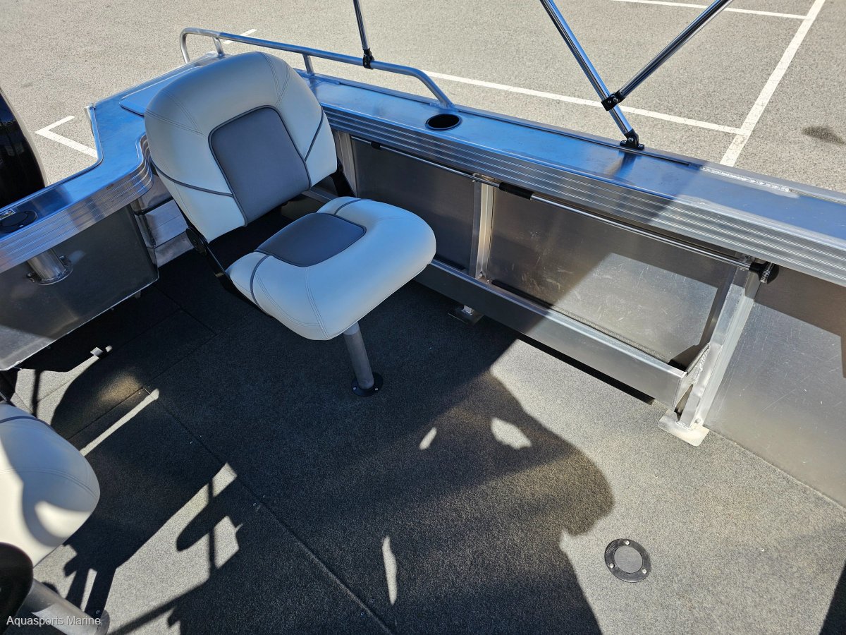 2024 QUINTREX 460 RENEGADE SIDE CONSOLE