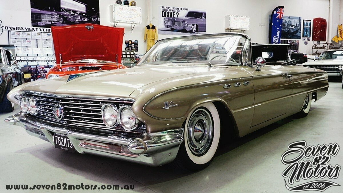 1961 BUICK LESABRE 2 SP AUTOMATIC 2D CONVERTIBLE