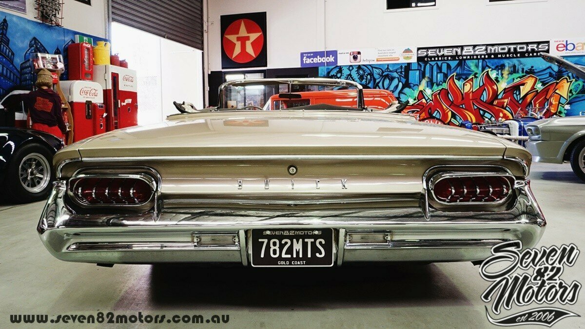1961 BUICK LESABRE 2 SP AUTOMATIC 2D CONVERTIBLE