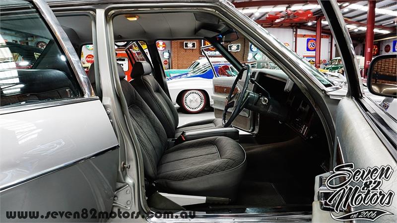 1972 HOLDEN STATESMAN HQ AUTOMATIC SEDAN