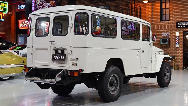 1981 TOYOTA LANDCRUISER HJ47 MANUAL TROOP CARRIER