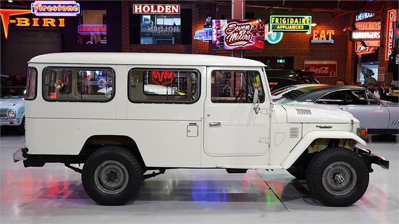 1981 TOYOTA LANDCRUISER HJ47 MANUAL TROOP CARRIER