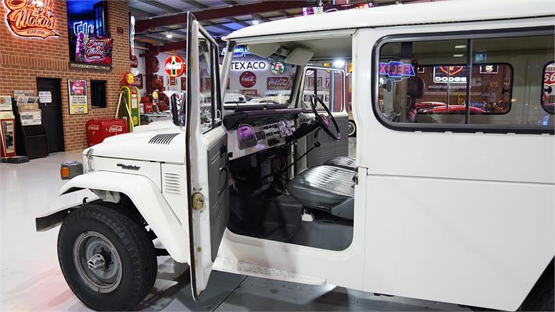 1981 TOYOTA LANDCRUISER HJ47 MANUAL TROOP CARRIER