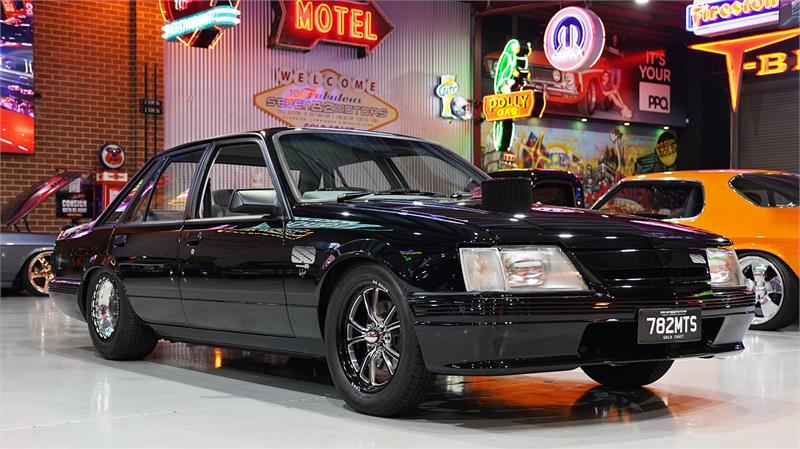 1985 HOLDEN COMMODORE VK AUTOMATIC SEDAN