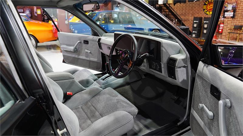 1985 HOLDEN COMMODORE VK AUTOMATIC SEDAN