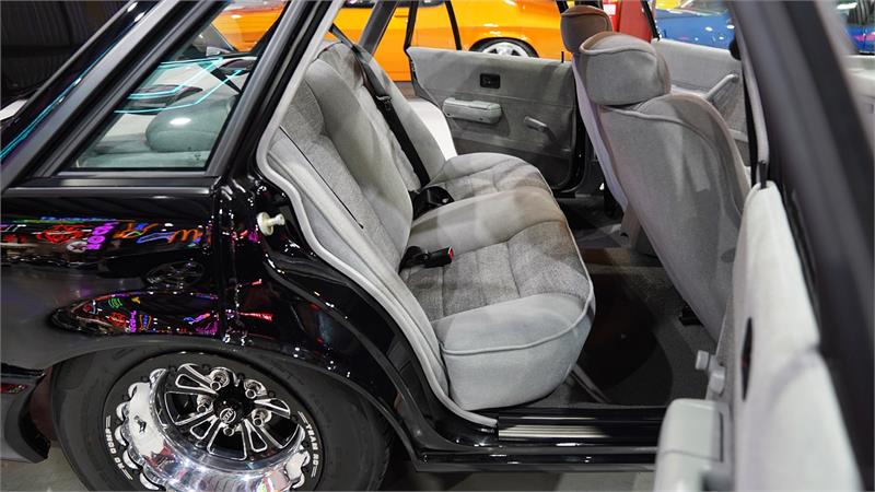 1985 HOLDEN COMMODORE VK AUTOMATIC SEDAN