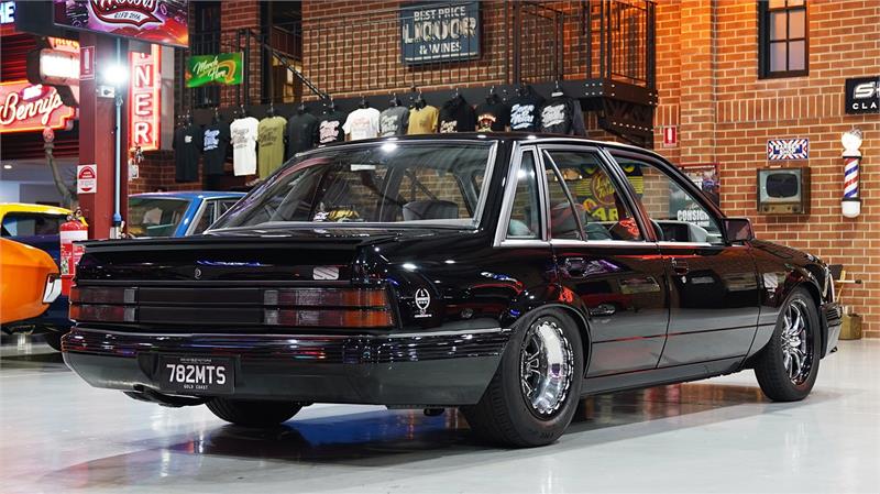 1985 HOLDEN COMMODORE VK AUTOMATIC SEDAN