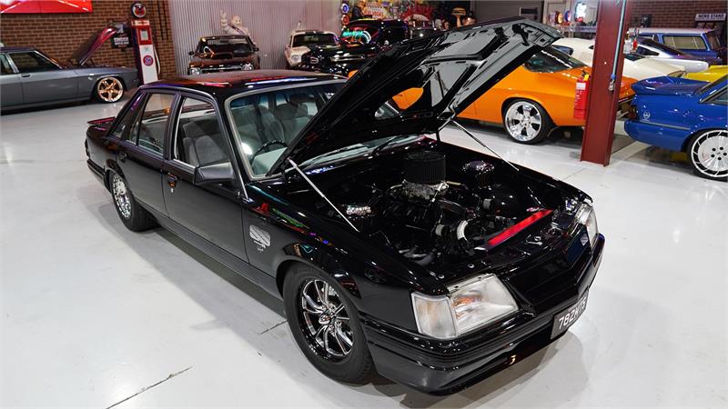 1985 HOLDEN COMMODORE VK AUTOMATIC SEDAN
