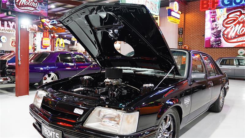 1985 HOLDEN COMMODORE VK AUTOMATIC SEDAN