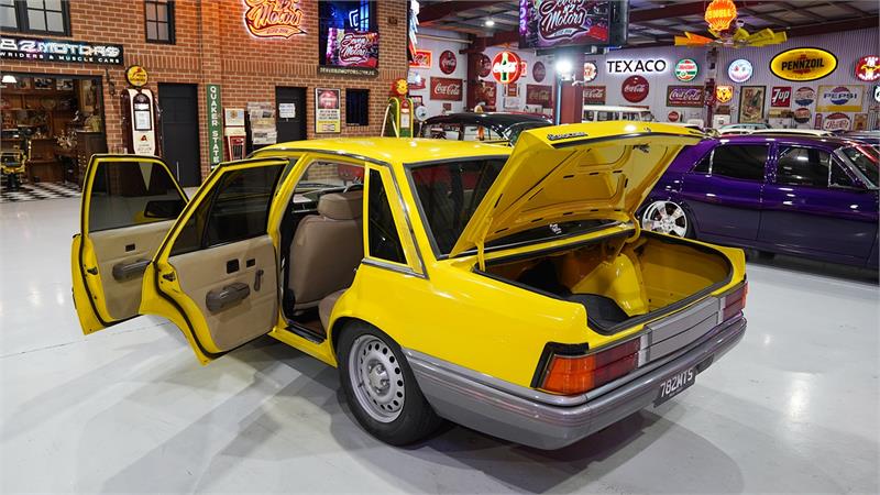 1987 HOLDEN COMMODORE VL BT1 TRIBUTE MANUAL SEDAN