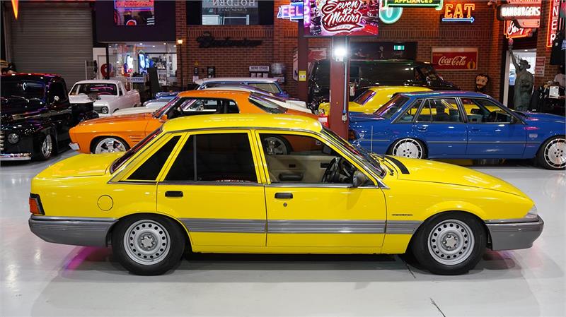 1987 HOLDEN COMMODORE VL BT1 TRIBUTE MANUAL SEDAN