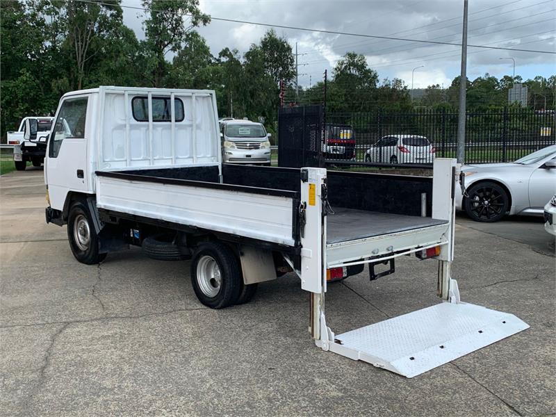 1987 MITSUBISHI FUSO CANTER MANUAL RIGID TRUCK