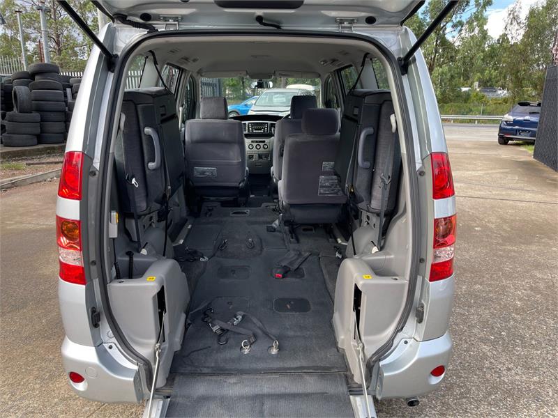 2003 TOYOTA NOAH AZR60 AUTOMATIC WAGON