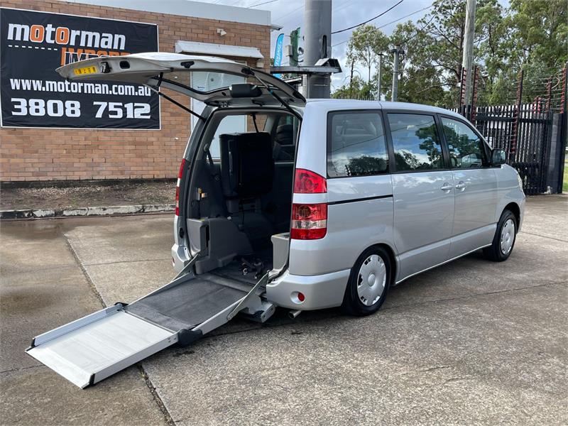 2003 TOYOTA NOAH AZR60 AUTOMATIC WAGON