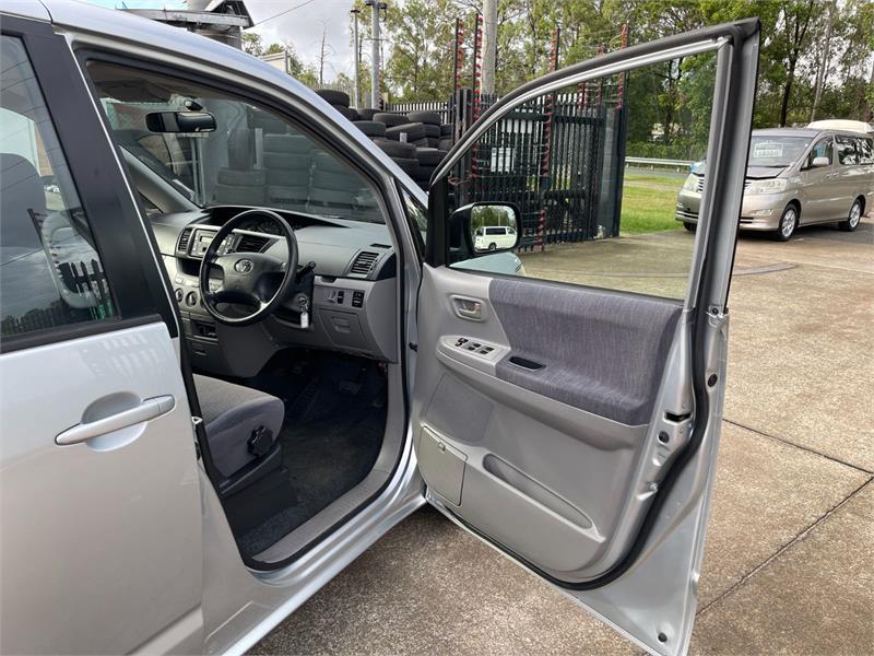 2003 TOYOTA NOAH AZR60 AUTOMATIC WAGON
