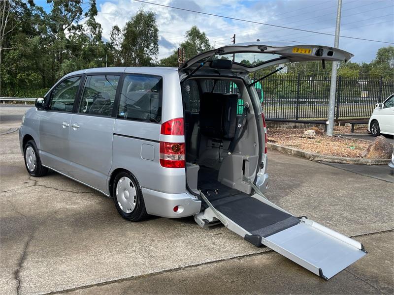 2003 TOYOTA NOAH AZR60 AUTOMATIC WAGON
