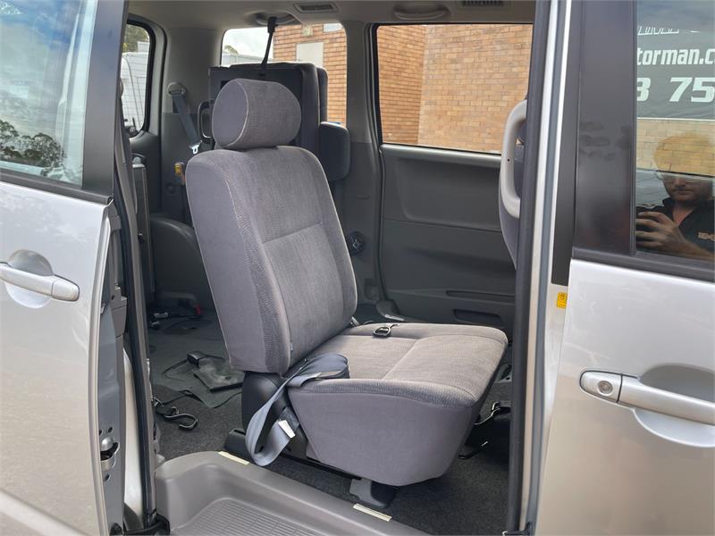 2003 TOYOTA NOAH AZR60 AUTOMATIC WAGON