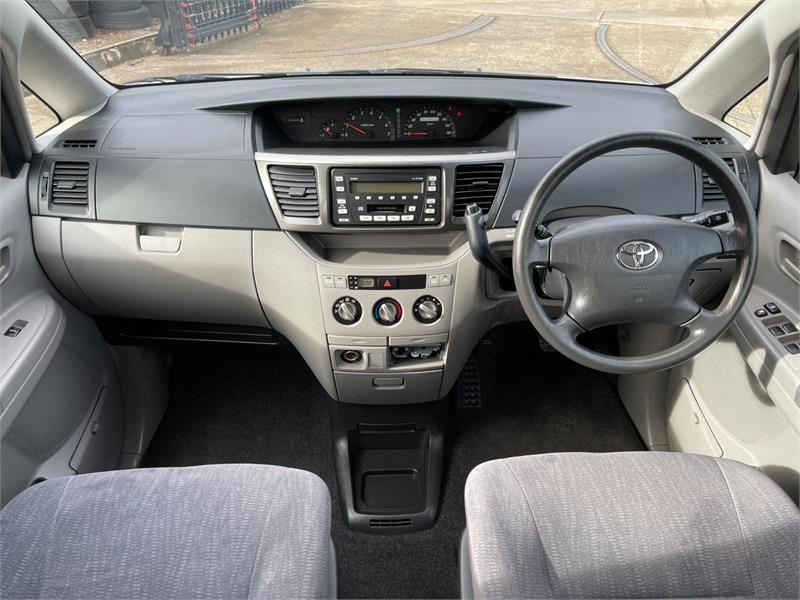 2003 TOYOTA NOAH AZR60 AUTOMATIC WAGON