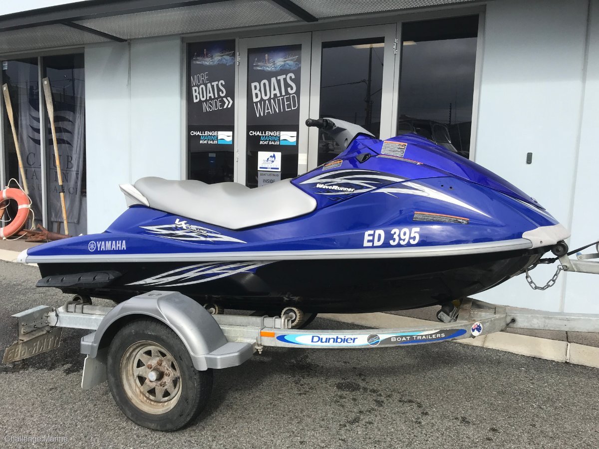 2009 YAMAHA VX DELUXE WAVERUNNER