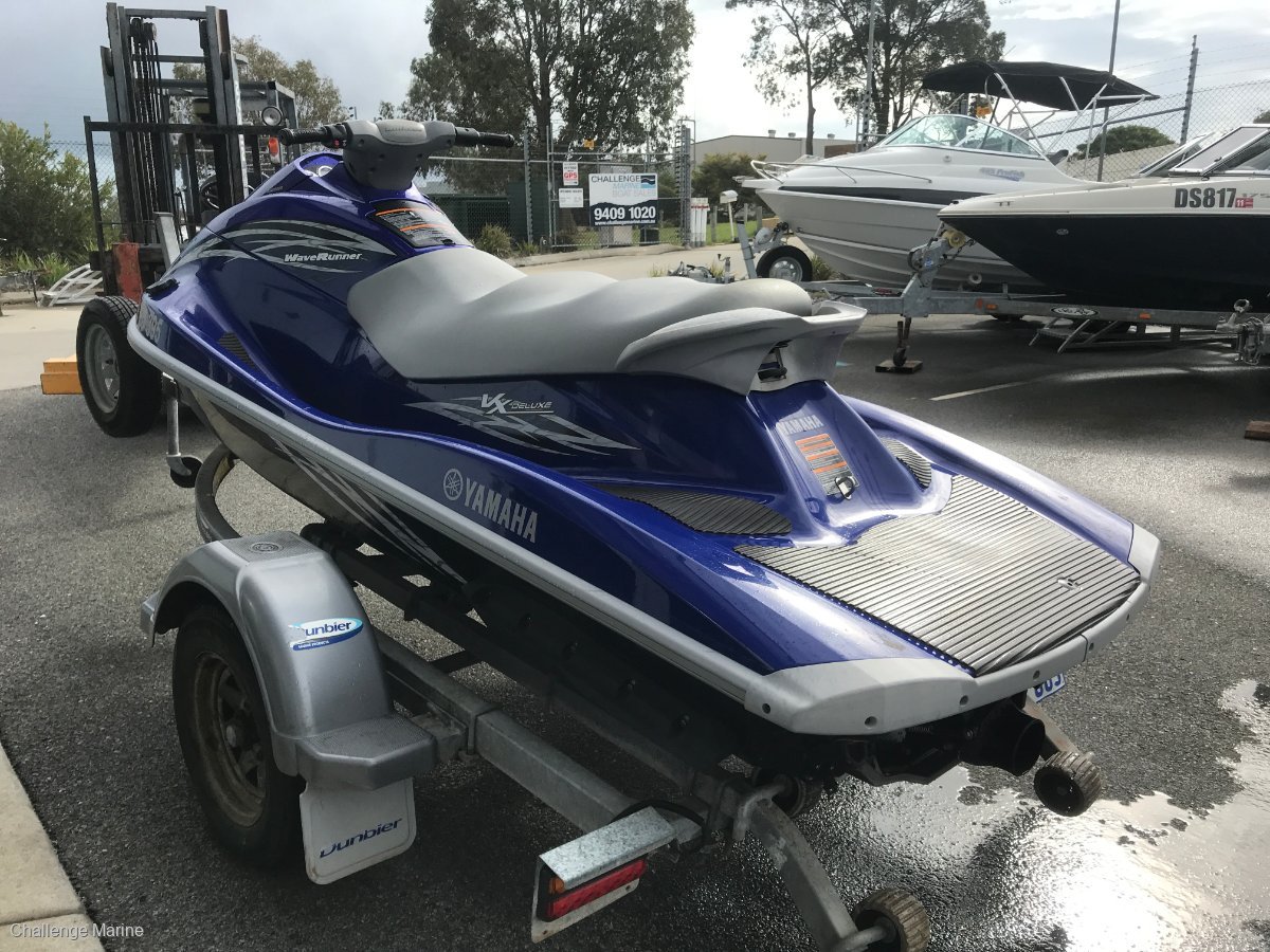 2009 YAMAHA VX DELUXE WAVERUNNER