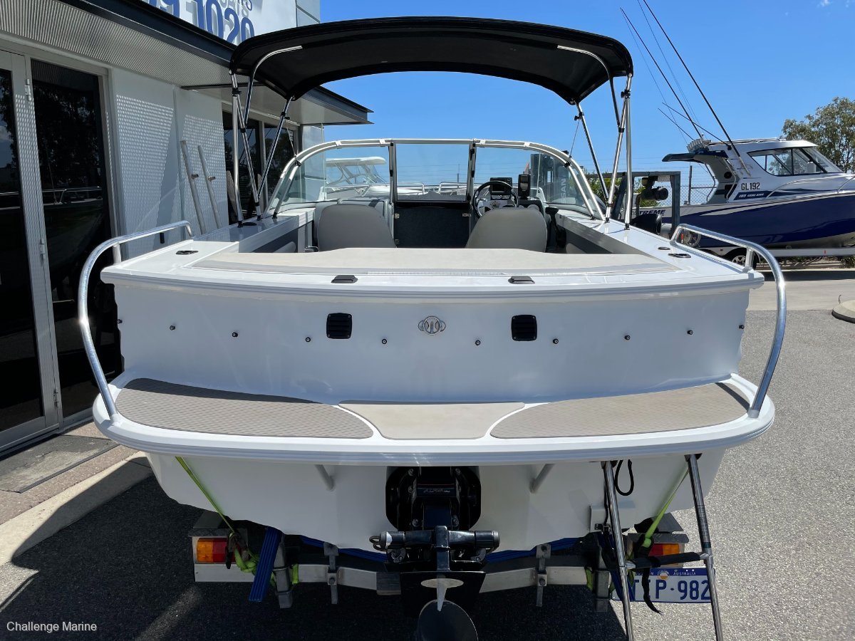 QUINTREX 560 FREEDOM CRUISER