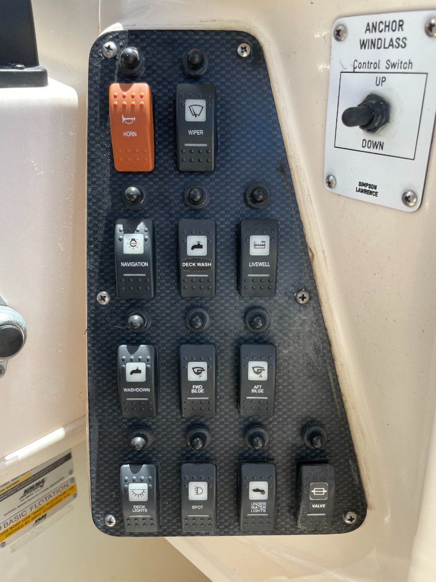 2008 GRADY-WHITE SEAFARER 228 CRUISER