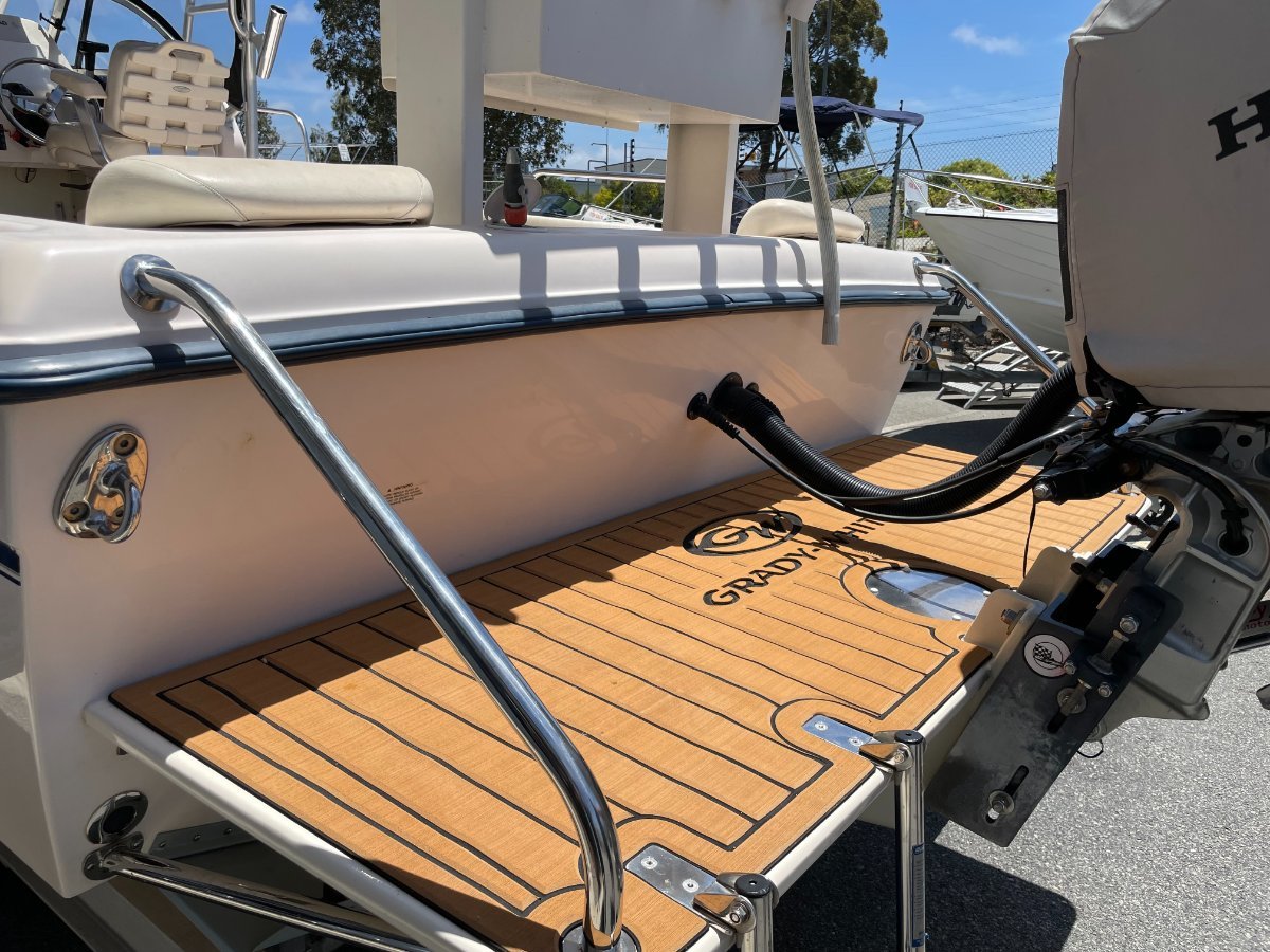 2008 GRADY-WHITE SEAFARER 228 CRUISER