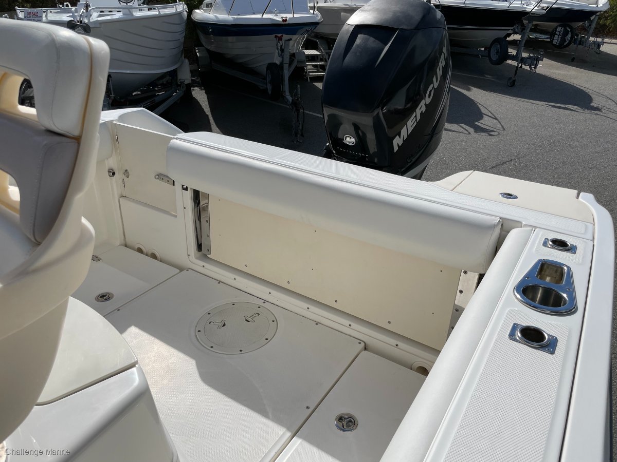 2010 BOSTON WHALER 220 OUTRAGE