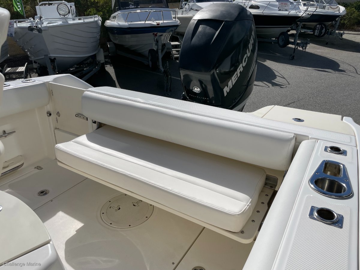 2010 BOSTON WHALER 220 OUTRAGE