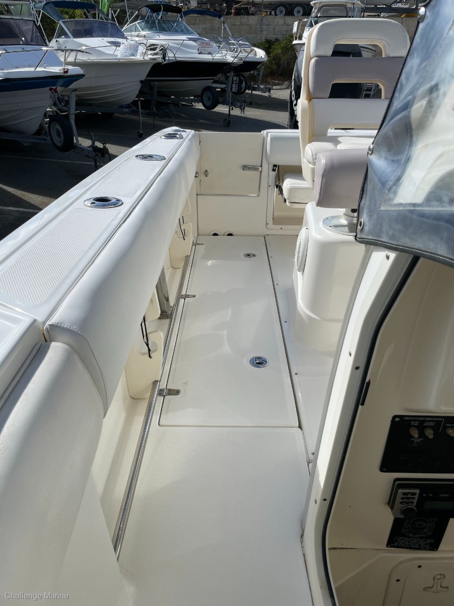 2010 BOSTON WHALER 220 OUTRAGE