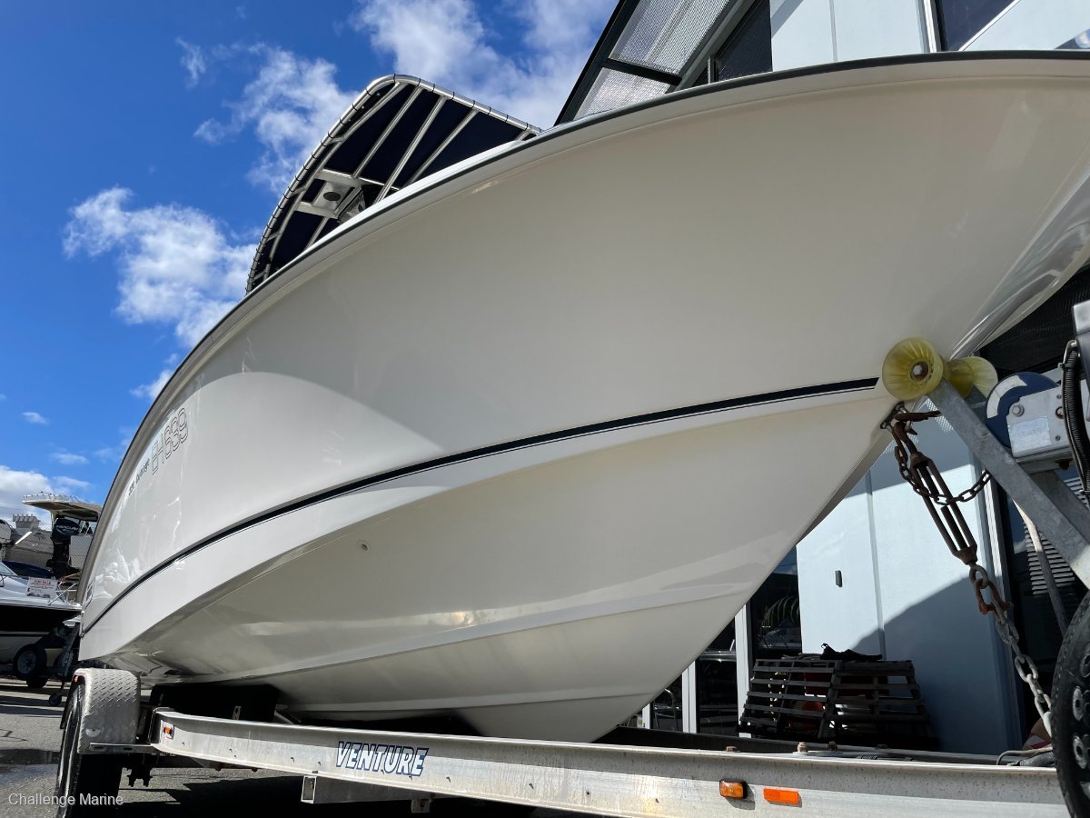 2010 BOSTON WHALER 220 OUTRAGE