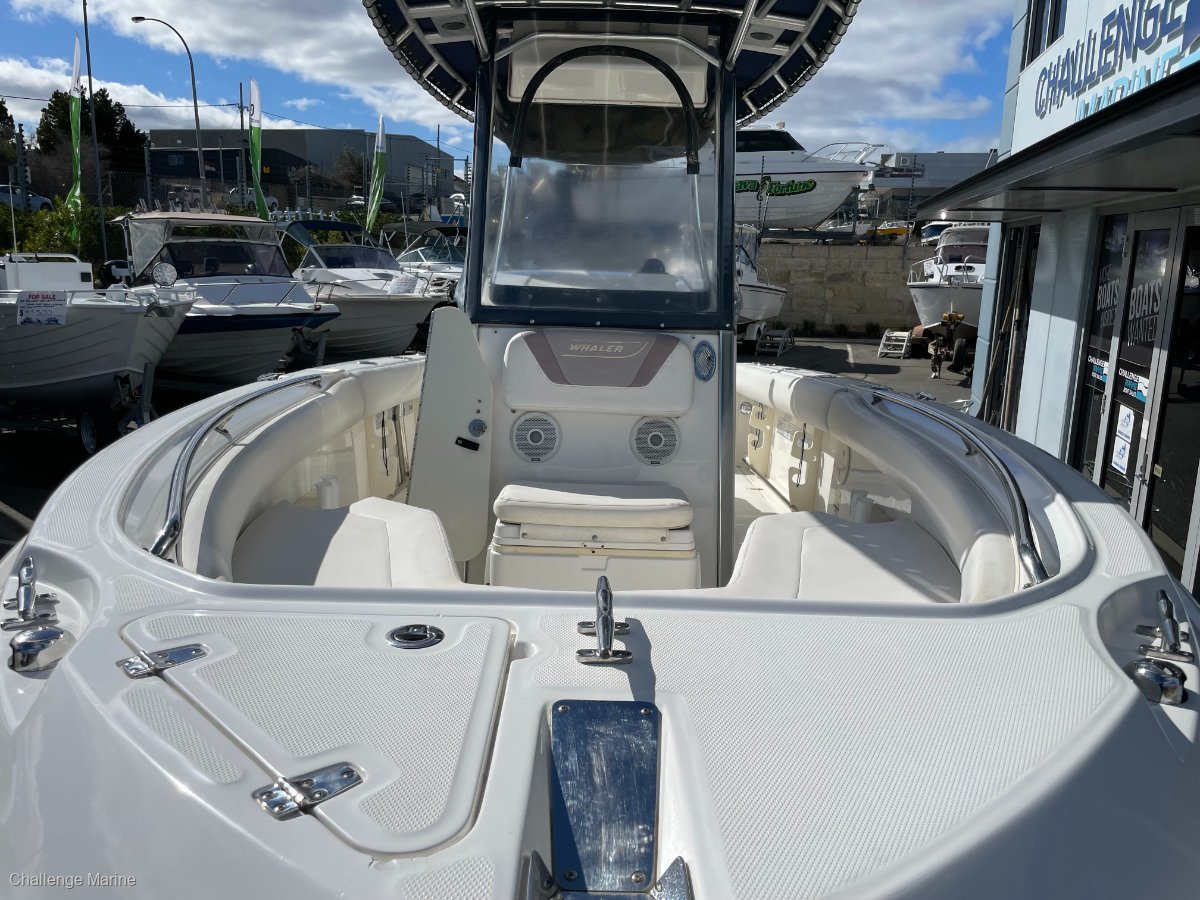 2010 BOSTON WHALER 220 OUTRAGE