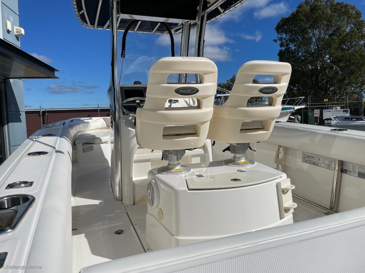 2010 BOSTON WHALER 220 OUTRAGE