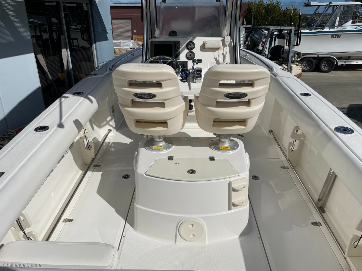 2010 BOSTON WHALER 220 OUTRAGE