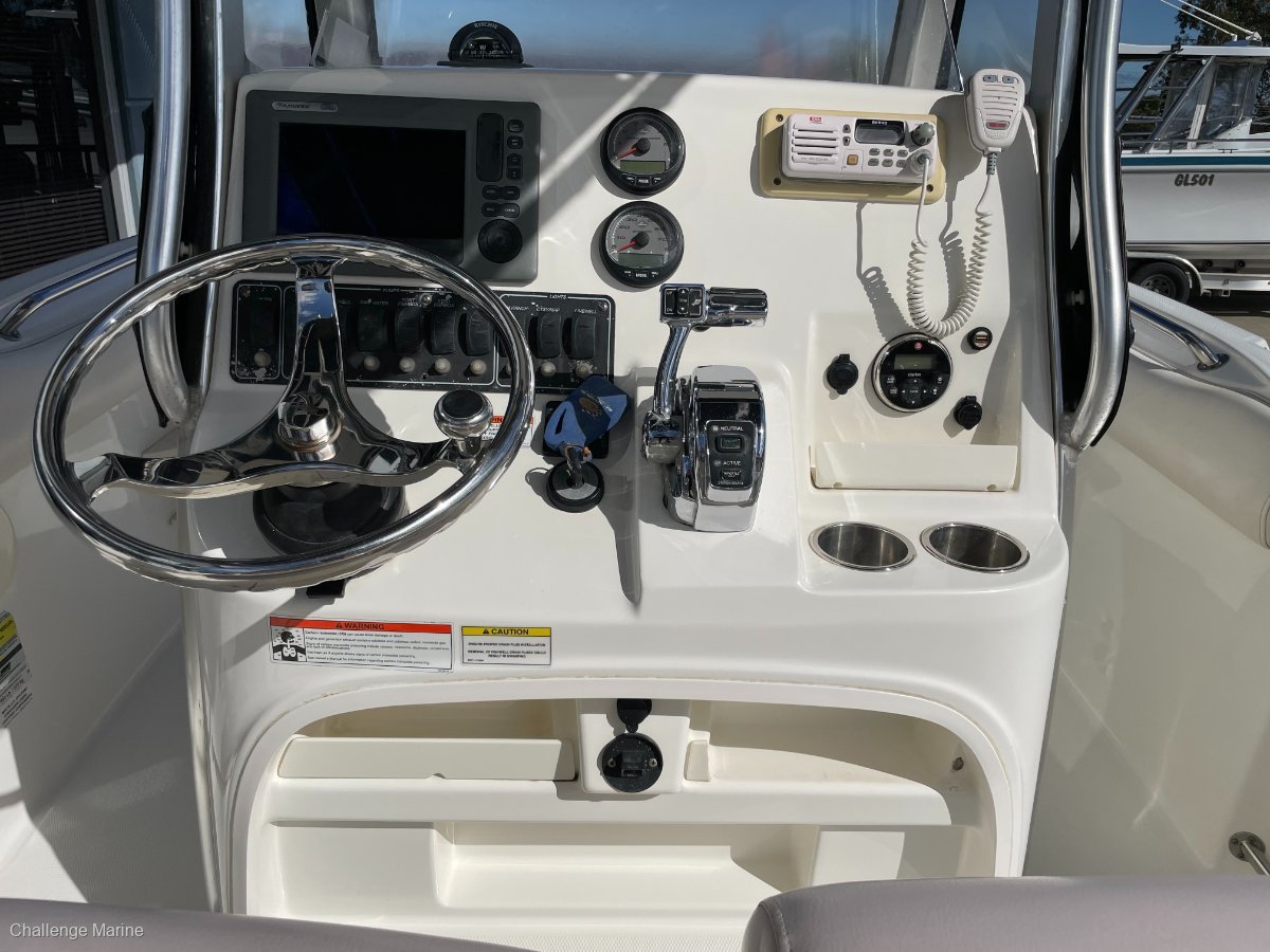 2010 BOSTON WHALER 220 OUTRAGE