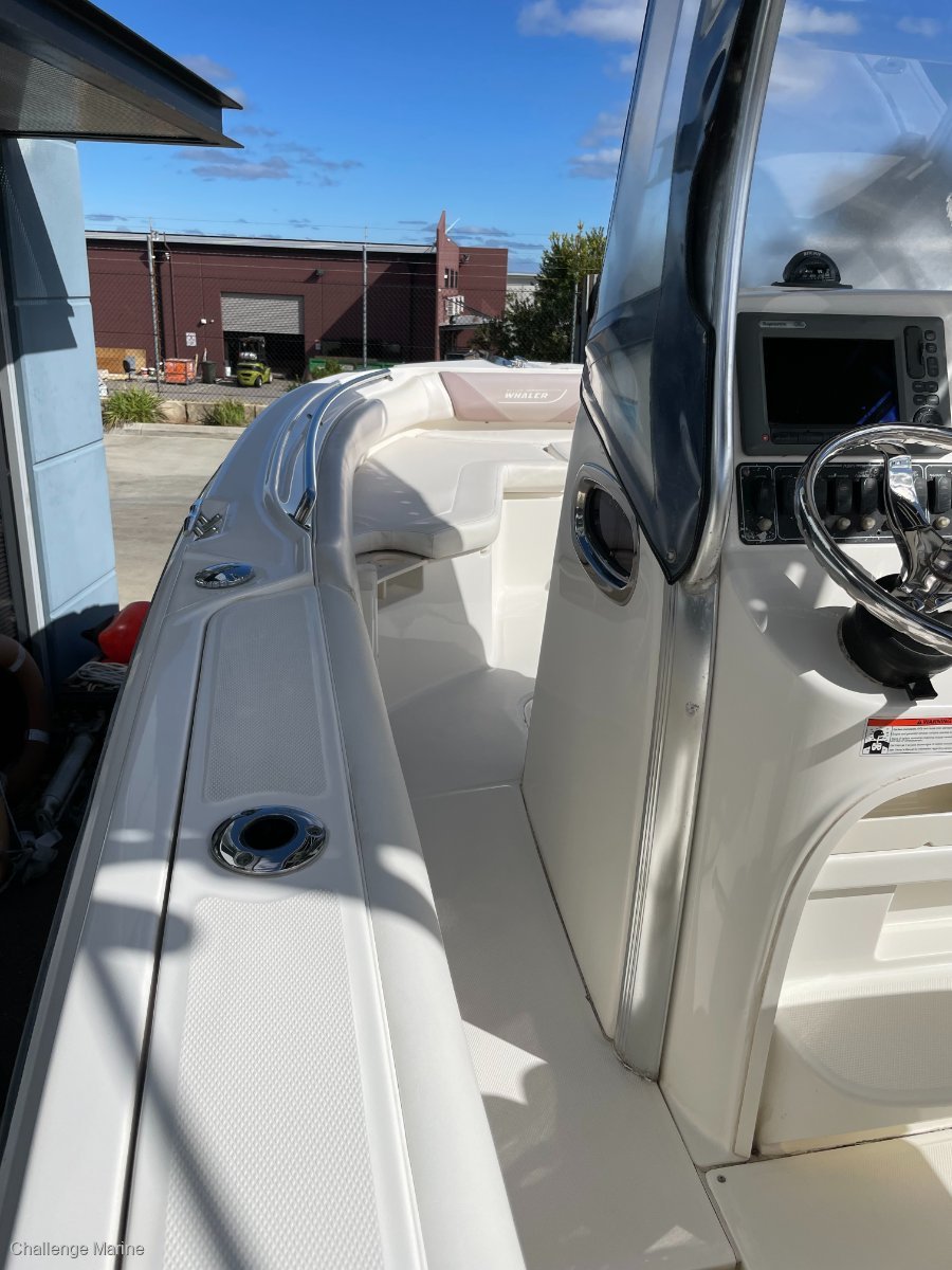 2010 BOSTON WHALER 220 OUTRAGE