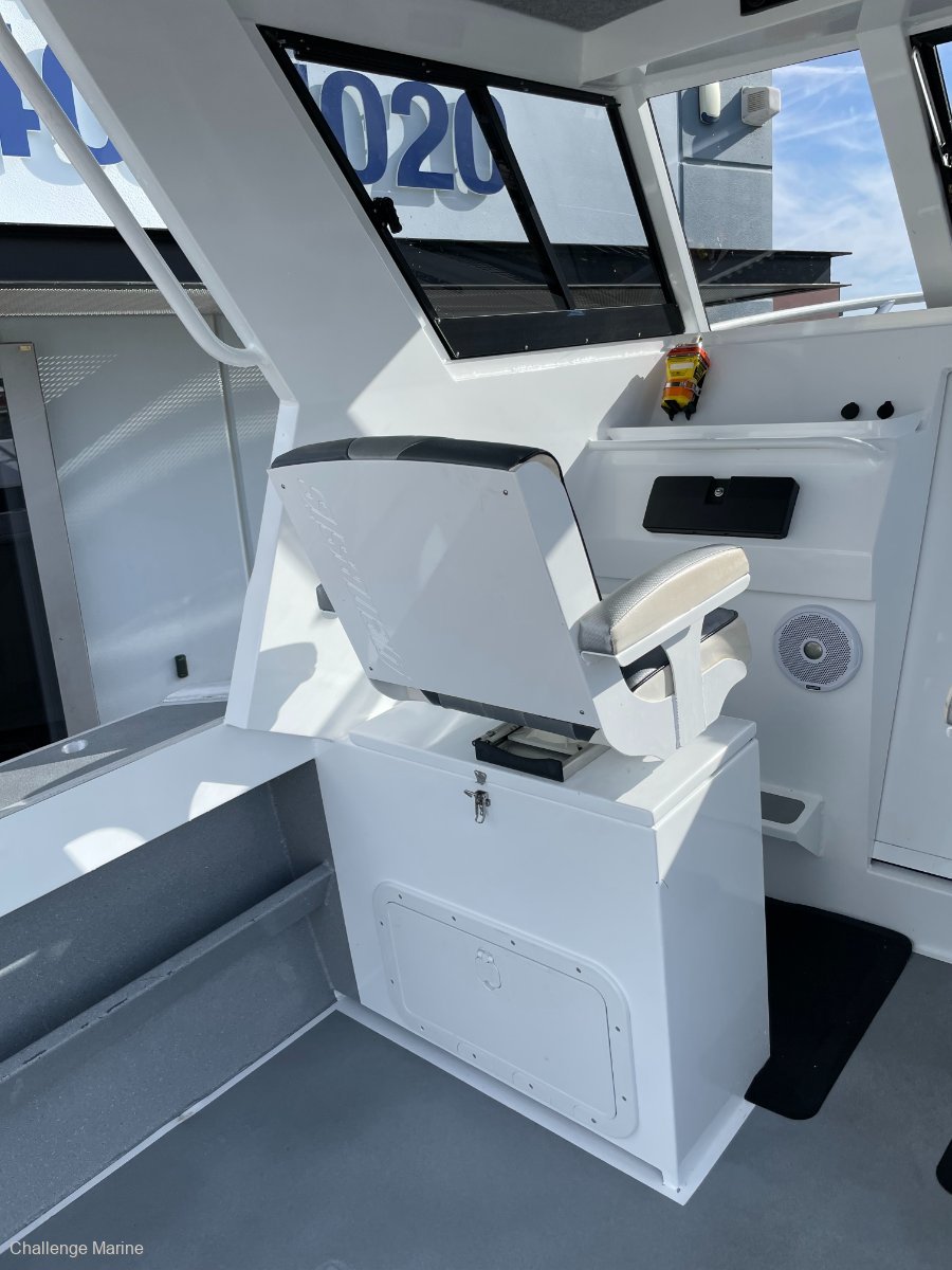 2018 GENESIS 730XL CUDDY CABIN