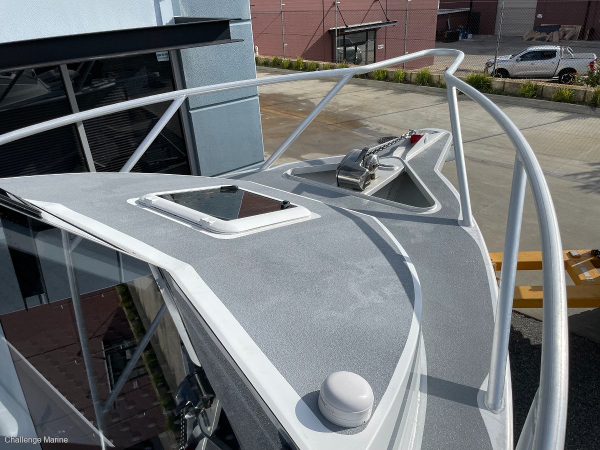 2018 GENESIS 730XL CUDDY CABIN