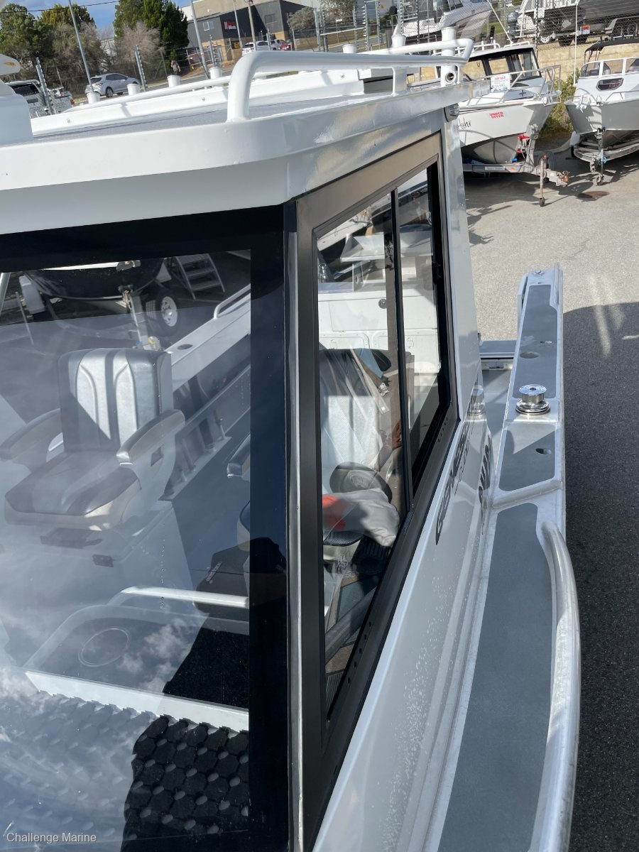 2018 GENESIS 730XL CUDDY CABIN